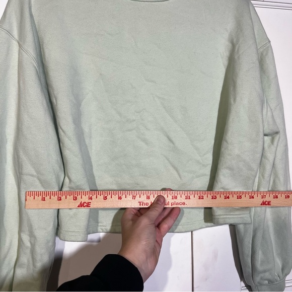Universal Thread Cropped Crewneck Sweatshirt Pastel Green Size Small Oversized - Picture 4 of 8